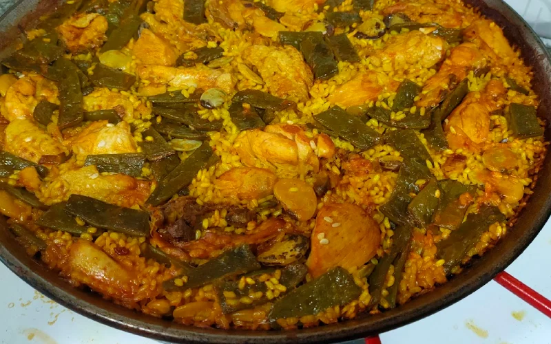 Paella valenciana típica